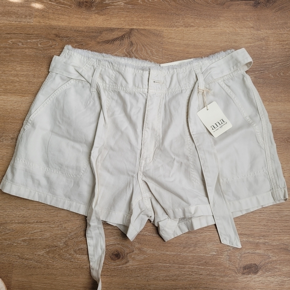a.n.a. Shorts Womens Size 12 High Waist Off-White w/ Belt Fringe Edge Waist NWT